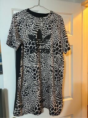 Adidas Women’s XL Black & Cream Animal(Lion)  Print Tee Dress NWOT